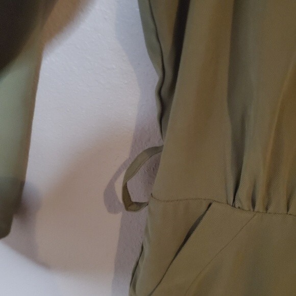 Elizabeth and james olive green soft V-neckline jumpsuit rumper - Picture 8 of 12